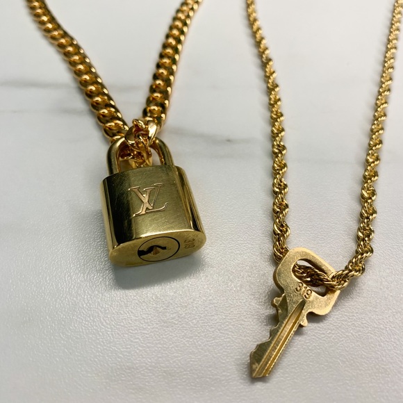SOLD 🌟 Louis Vuitton Padlock Necklace - Picture 2 of 5